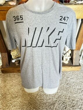 Nike Gray Short-Sleeve Graphic Tee with Black Logo